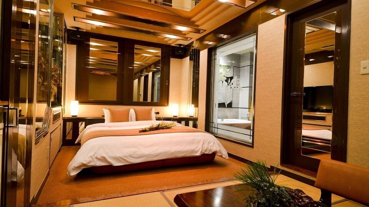 Sakai Ward Hotel | HOTEL CHANT - Adults Only