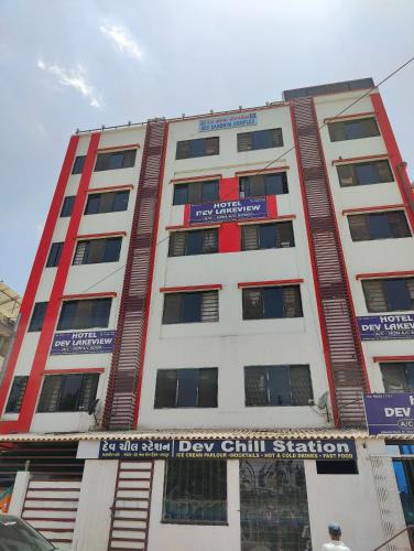Jamnagar Hotel | Hotel Dev Lakeview