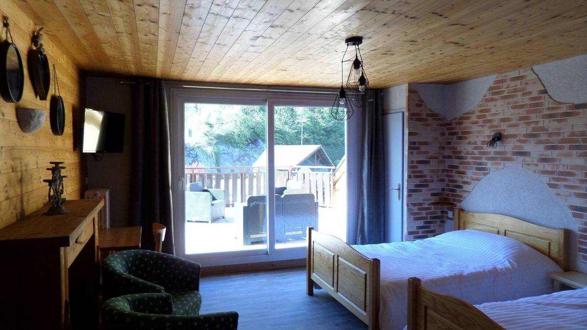 Thones Hotel | Hotel du Midi