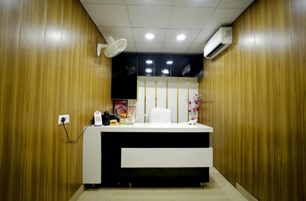 Phagwara Hotel | HOTEL DWARAKA INN -- LPU Law Gate -- Super Deluxe Rooms for Parents, Students, Couples, Corporate