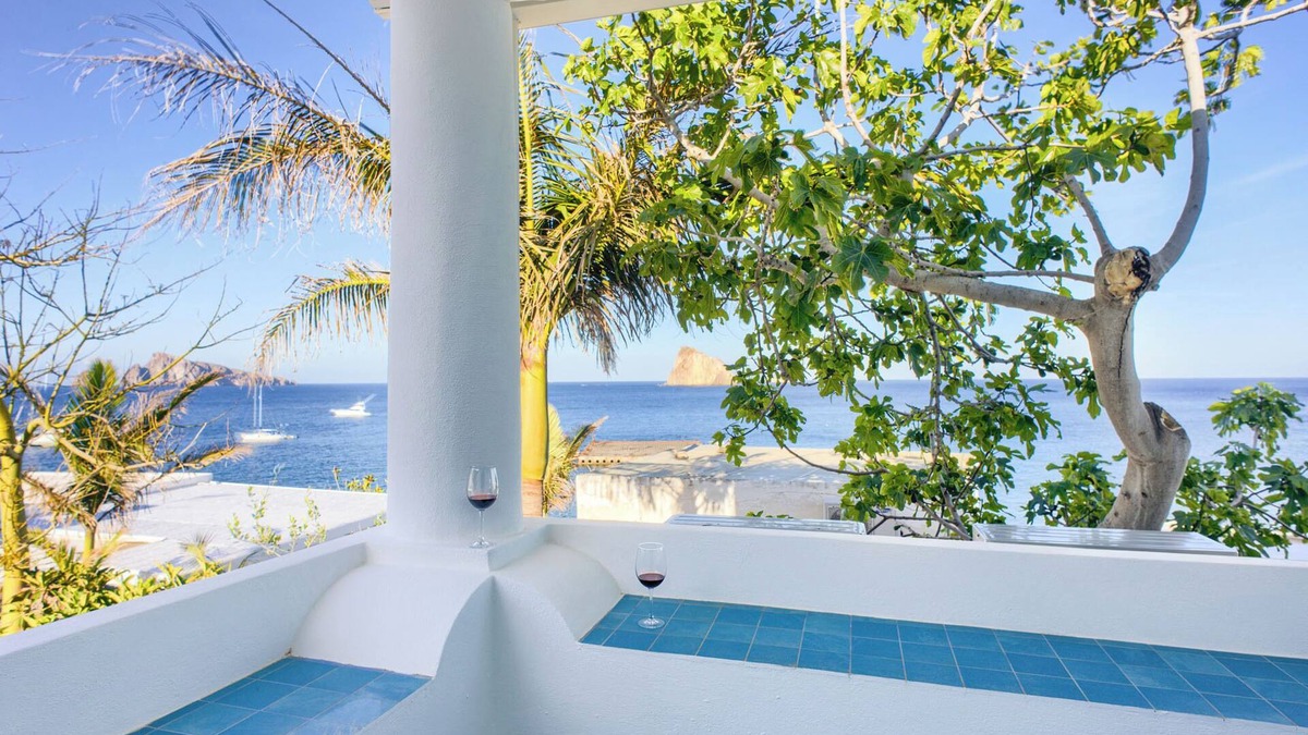 Panarea Hotel | Hotel Eunymos - Trattoria Da Francesco Panarea