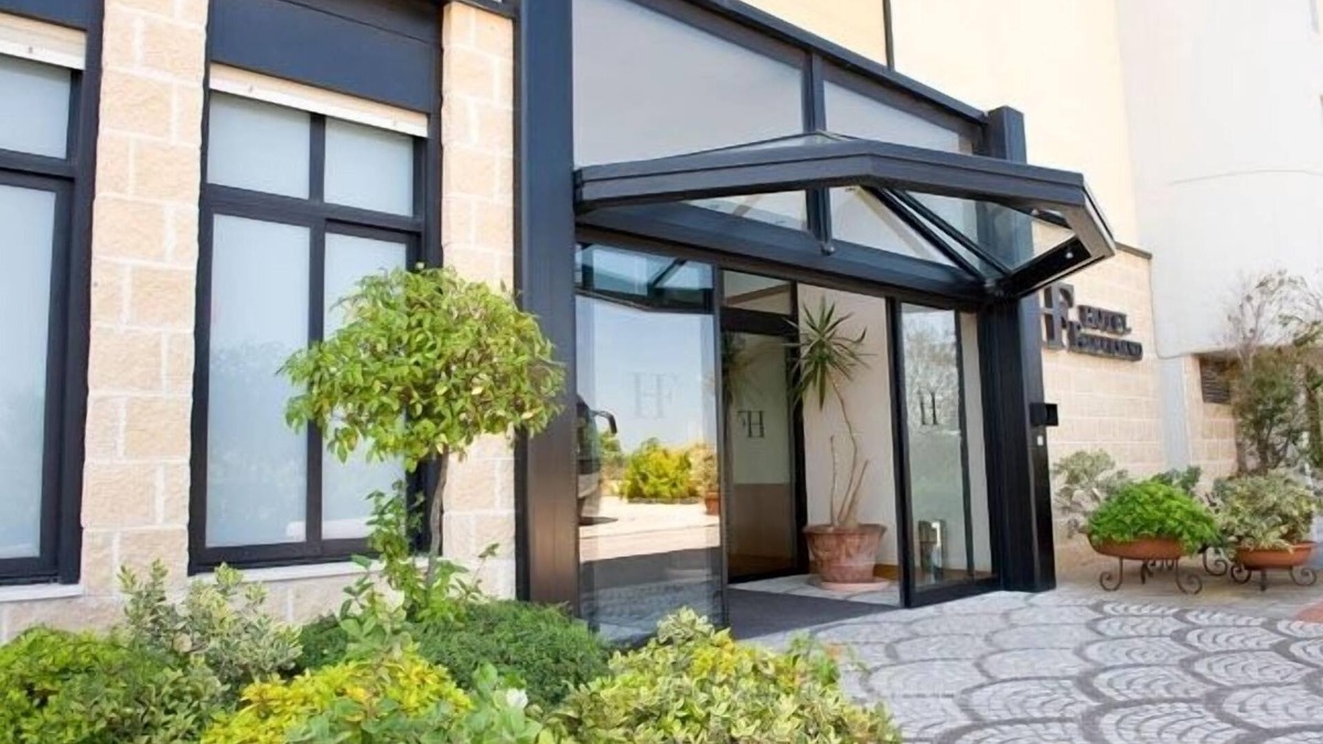 Ceglie Del Campo Hotel | Hotel Federiciano