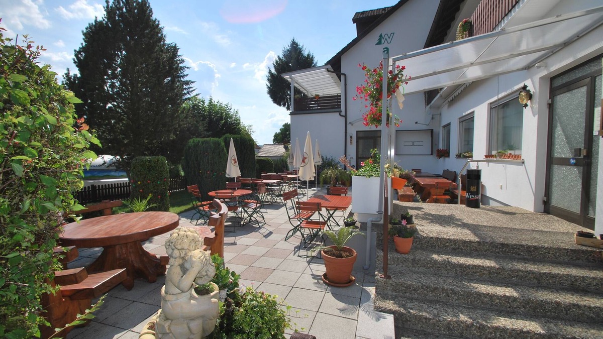 Oberthulba Hotel | Hotel-Gasthof am Waldeck