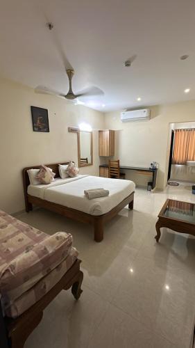 Pithapuram Hotel | Hotel Gokulam Grand
