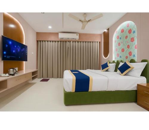 Rau Hotel | HoTEL HILL PARK INDORE AIRPORT