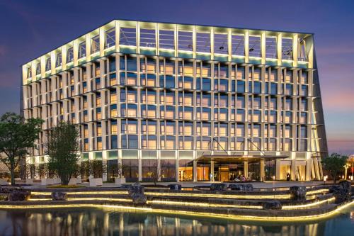 Bin Hu District Hotel | Hotel Indigo Wuxi Taihu New City