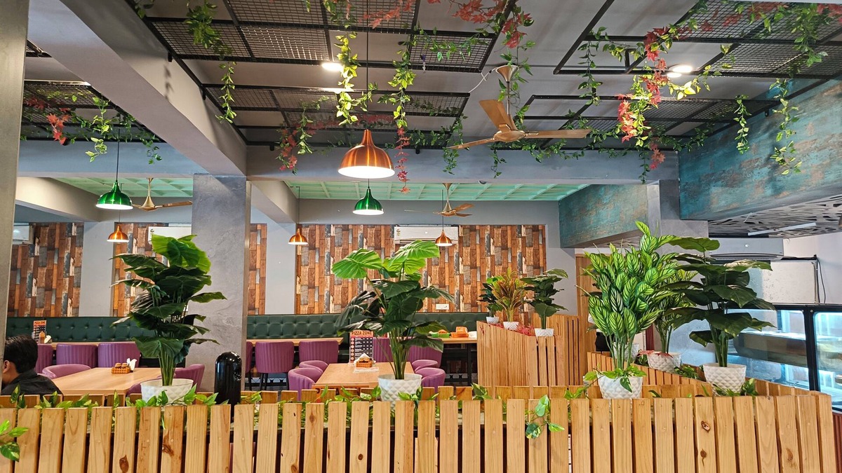 IMT Manesar Hotel | hotel jps palm inn