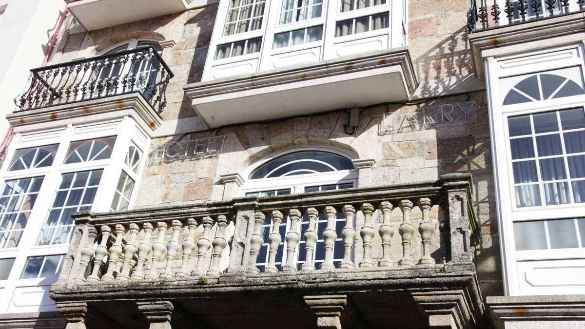 Cee Hotel | Hotel LARRY