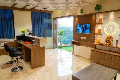 Vallabh Vidhyanagar Hotel | Hotel Lee Grand
