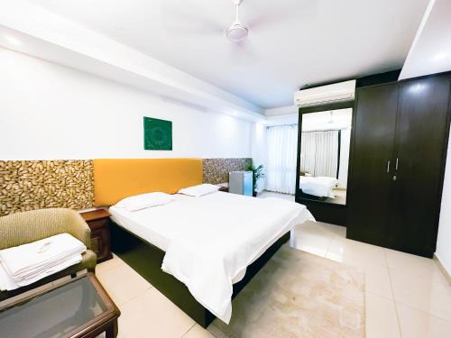 Hauz Khas Village Hotel | Hotel Locals - Hauz khas Village
