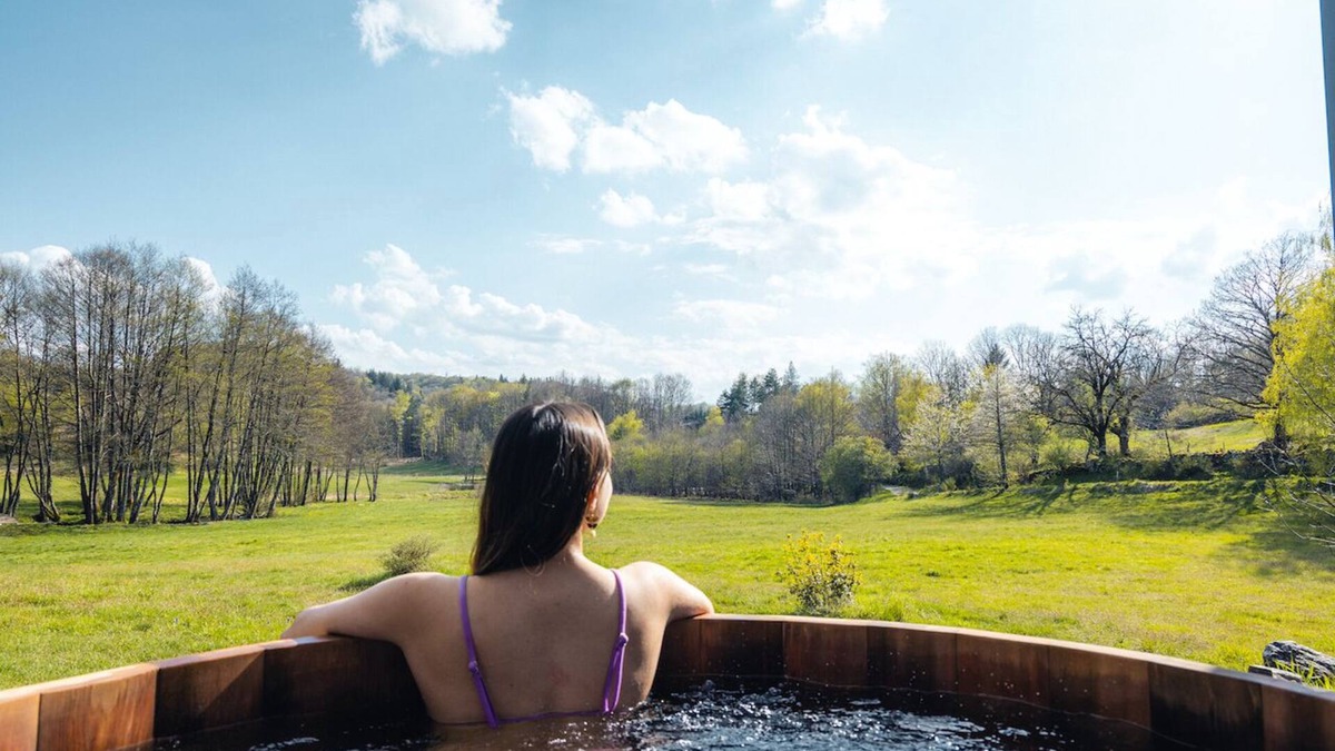 Champs-sur-Tarentaine-Marchal Hotel | Hotel Lodges with PRIVATE SPA in the VOLCANS OF AUVERGNE