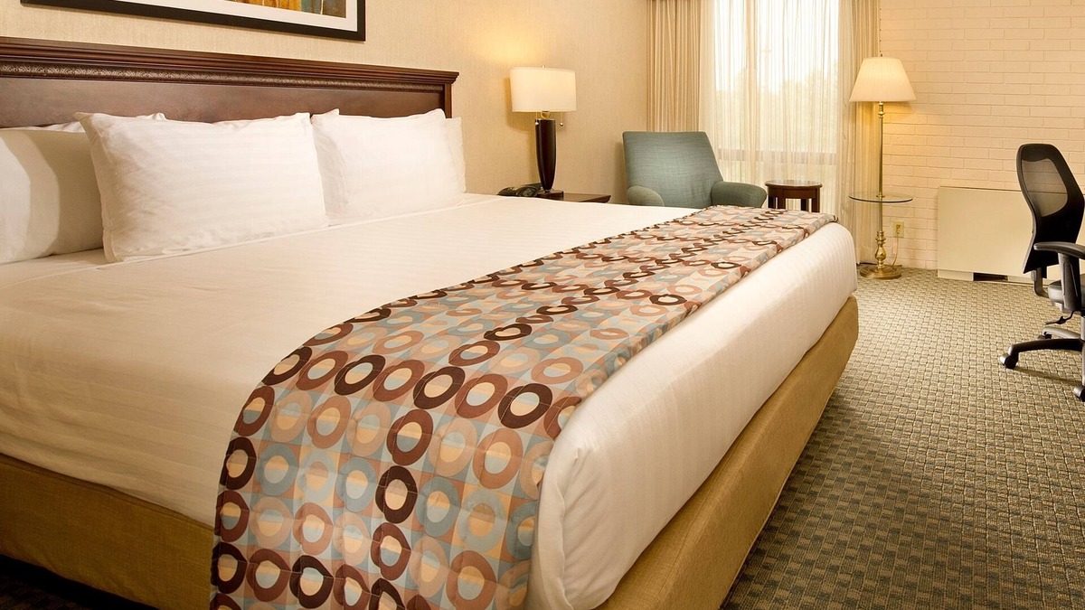 Kansas City Hotel | Hotel Lotus Kansas City Stadium