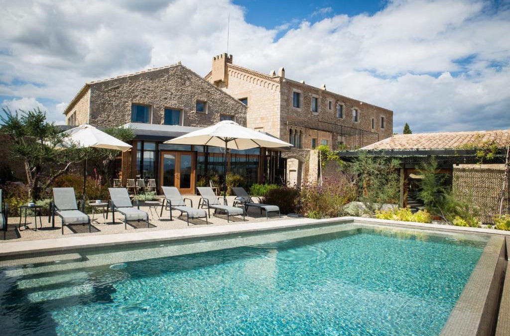 Avinyonet de Puigventos Hotel | Hotel Mas Bosch 1526