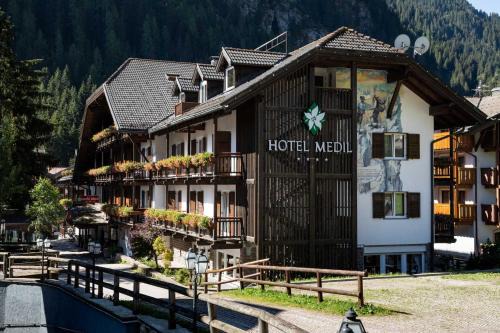 Campitello di Fassa Hotel | Hotel Medil