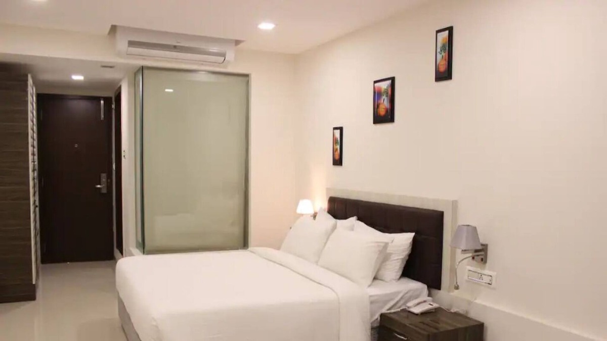 Hiranandani Gardens Apartment | Hotel Near Hiranandani Powai, IIT
