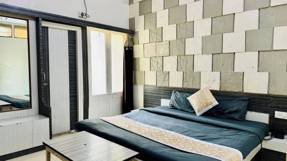 Amravati Hotel | Hotel Neelam