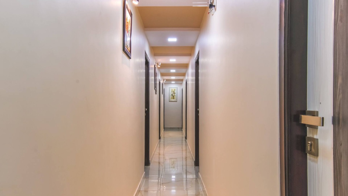 Malad West Hotel | Hotel Nest In, Malad