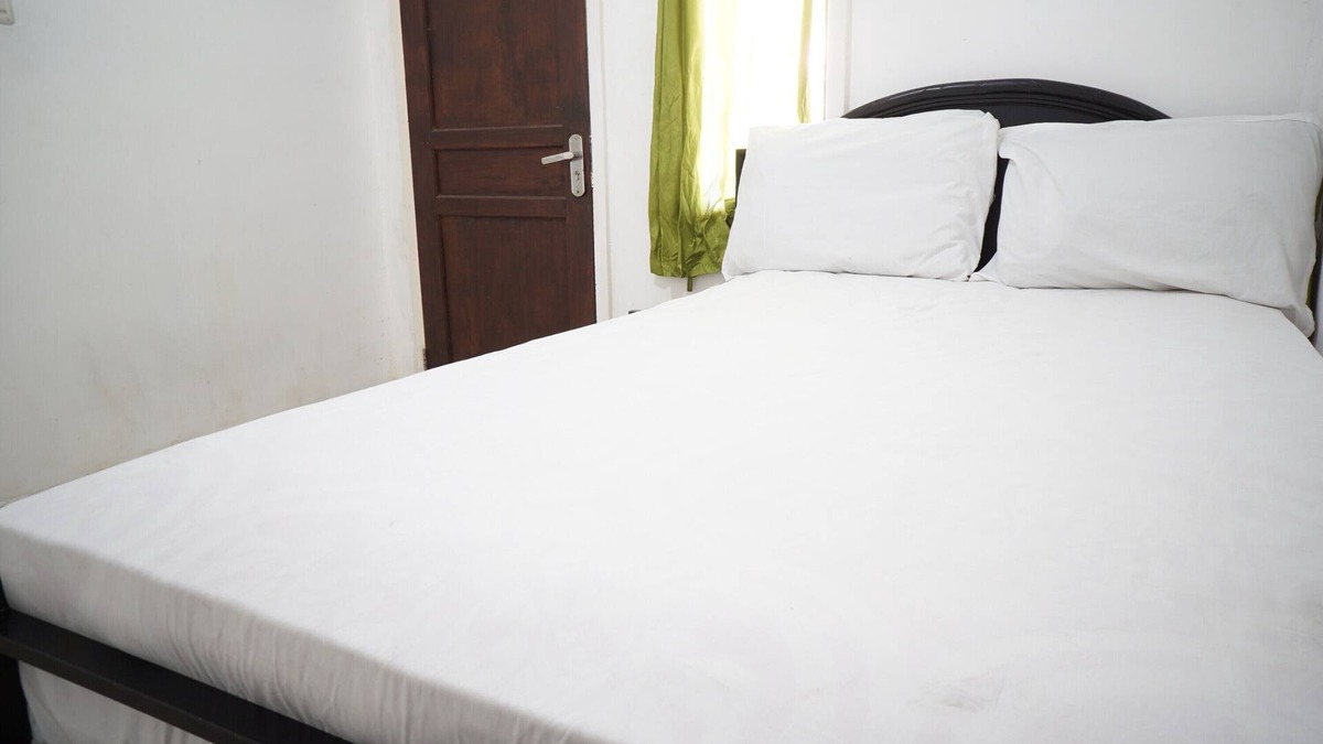 Gresik Hotel | Hotel O Aero Kost Bu Lisa Syariah Near Pasar Tradisional Lawang