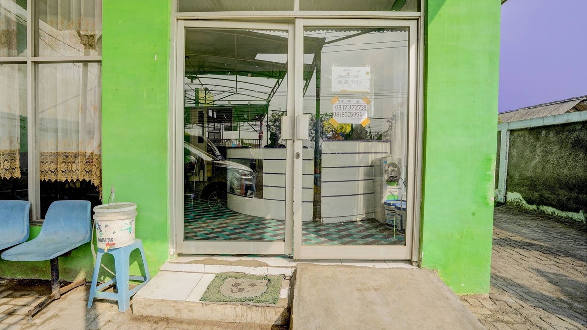 Gresik Hotel | Hotel O Homestay Kedamean