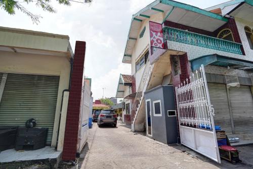 Surabaya Hotel | Hotel O Kalimantan Surabaya Syariah