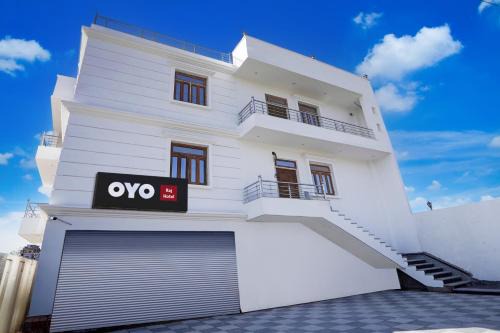 Chandauli Hotel | HOTEL O RAJ PALACE