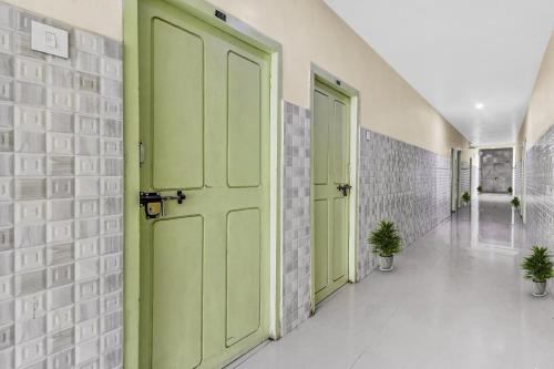 Khammam Hotel | Hotel O Sridhar