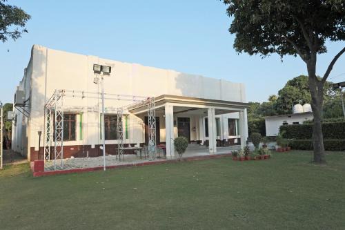 Aligarh Hotel | Hotel O Surprise Farm House