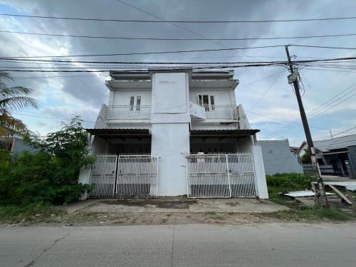 Enrekang Hotel | Hotel O Ziza Kost82 Syariah