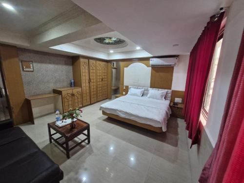 Jamnagar Hotel | Hotel Paradise