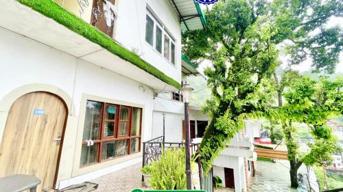 The Mall Road Hotel | HOTEL PREMIUM U P Near Mall Road - Restaurant And Private Parking Facilities - Hygiene & Luxuary Room - A Top Rated Premium Hotel In Mussooire