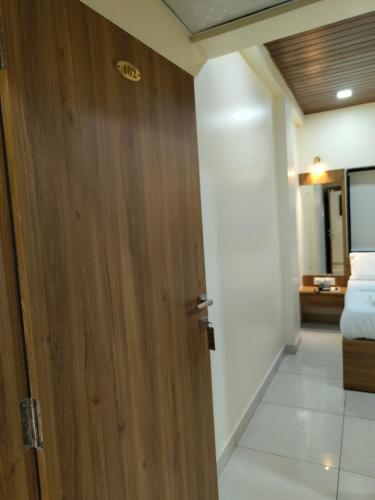 Wagholi House | Hotel Queen Inn