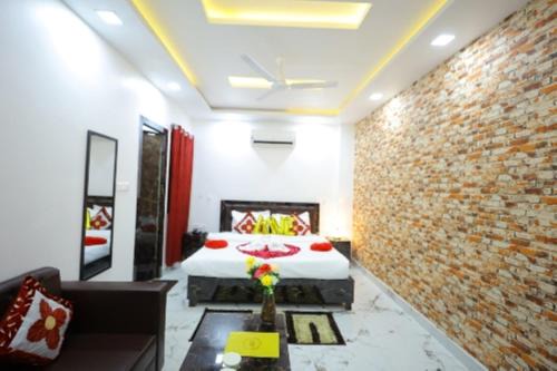 Bareilly Hotel | Hotel Rajani Best Hotel In Bareilly AC OR NON AC Room