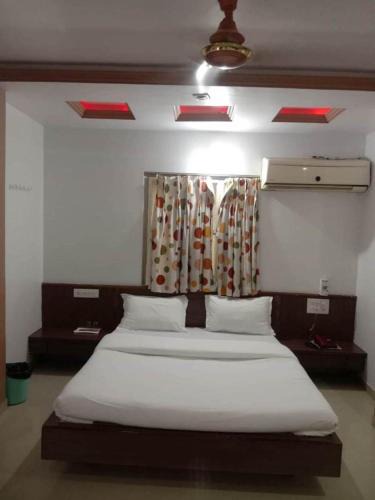 Halol Hotel | Hotel Rajdhani