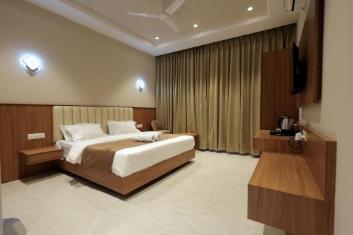 Moradabad Hotel | Hotel Regal Palm