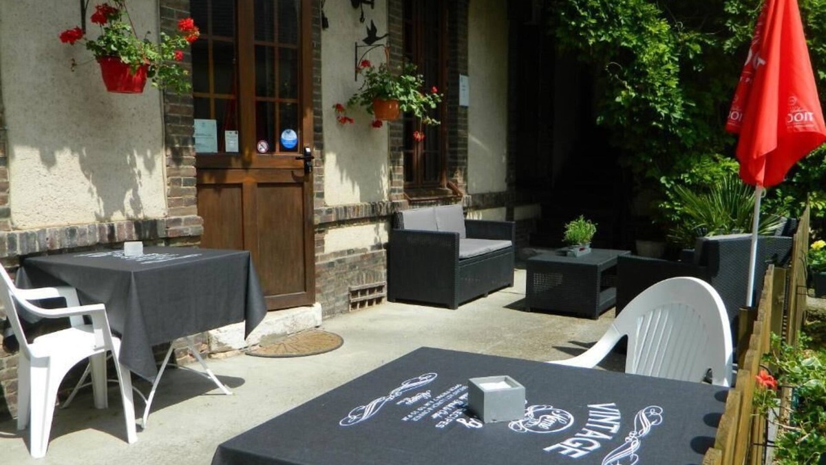 Conches-en-Ouche Hotel | HOTEL RESTAURANT LE CYGNE