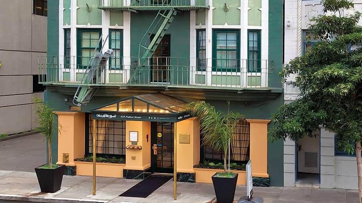 Cathedral Hill Condo | Hotel Room Performing Arts Venues Theater Lover!