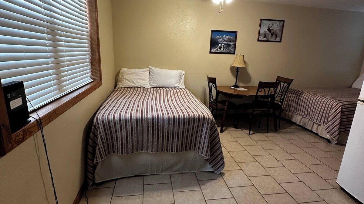 Milam Hotel | Hotel room with mini kitchen right on Toledo Bend Lake