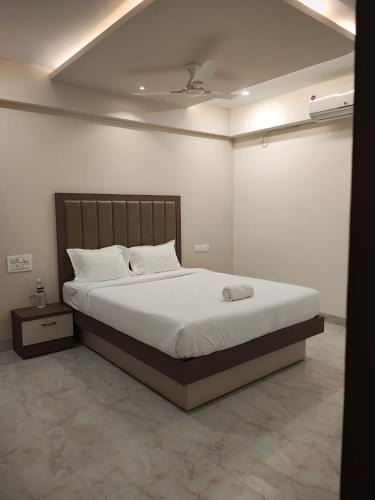 Bajarwadi Hotel | Hotel RRR