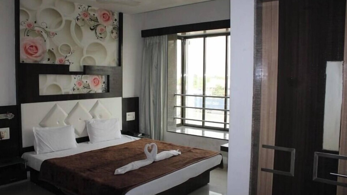 Bilimora Hotel | Hotel Saffron