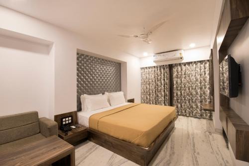 Nathdwara Hotel | Hotel Sanmukh By Adamo