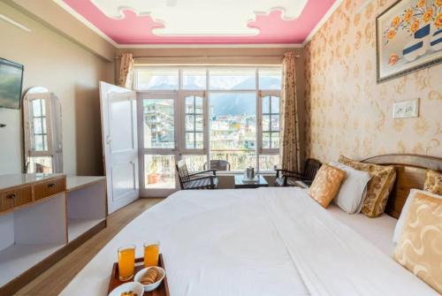 Naddi Hotel | Hotel Snow Crest Inn - Natural landscape Mountain View