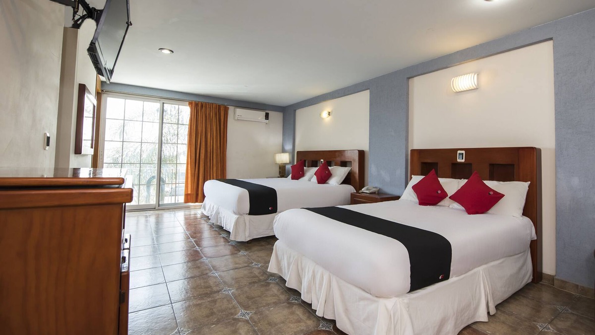 Irapuato Hotel | Hotel Suites de Reyes