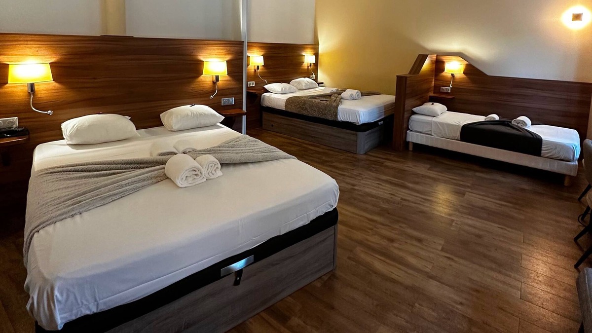 Lons-le-Saunier Hotel | Hotel Terminus - Pizzeria Pizz'A Gogo