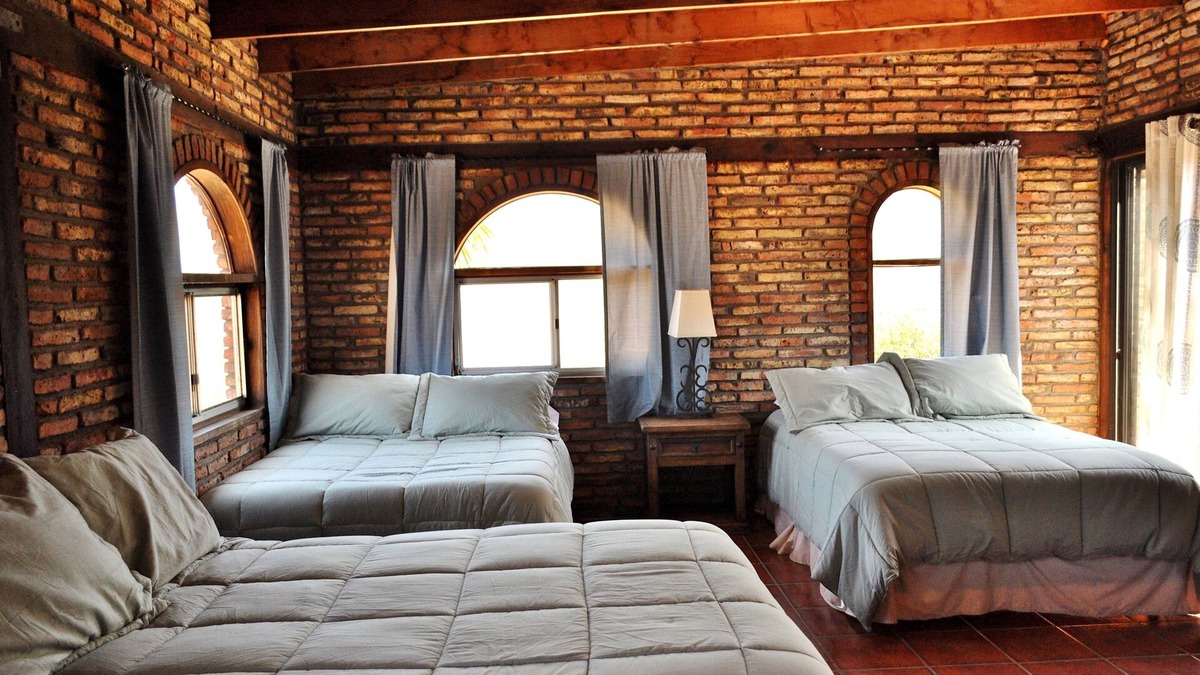 Ensenada Hotel | Hotel that accommodates 6 people