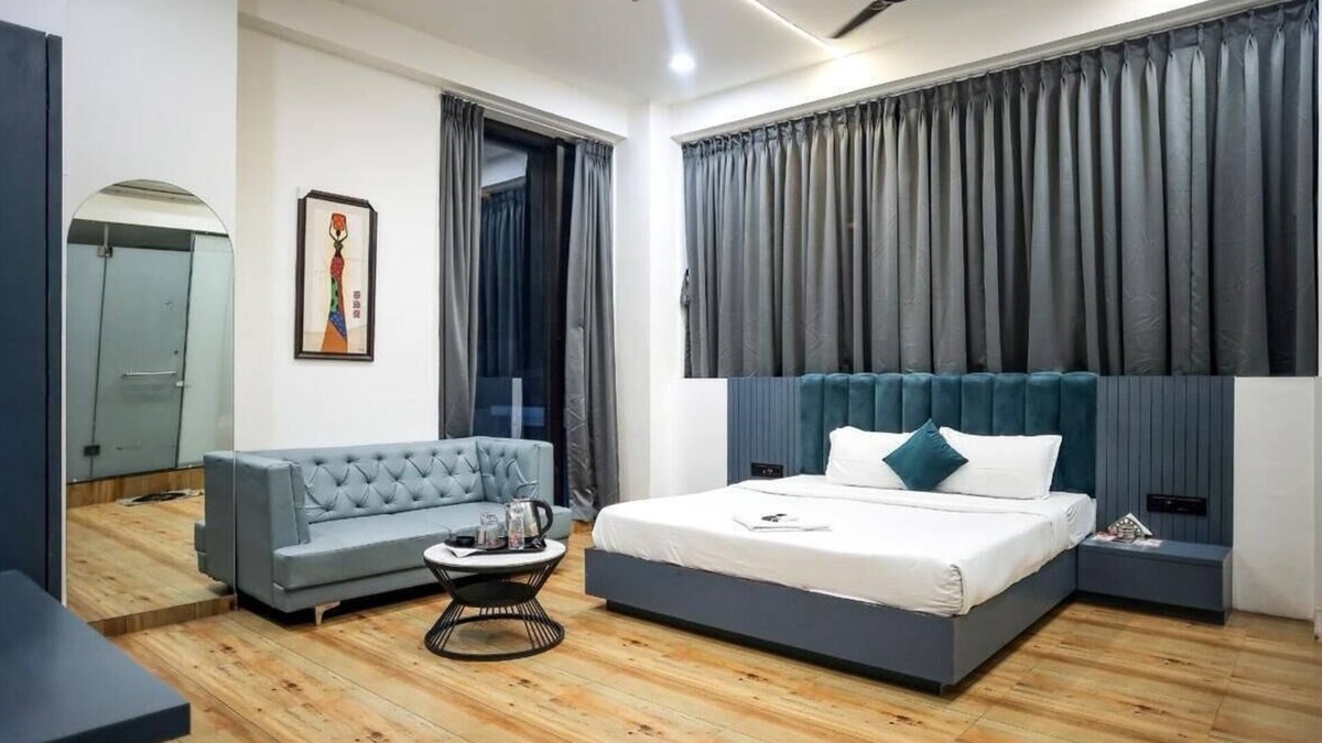 Surat Hotel | HOTEL THE PARKER INN By KBNT GROUP