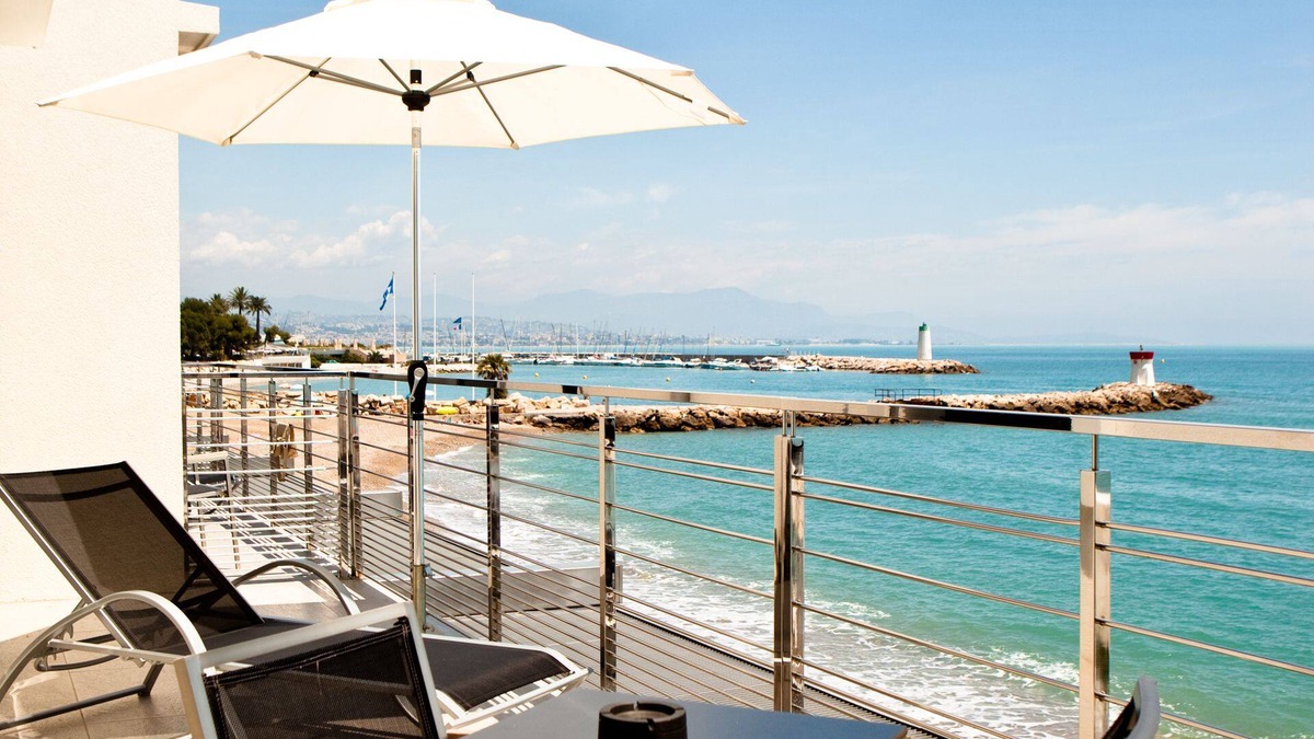 Villeneuve Loubet Beach Hotel | Hotel Villa Azur