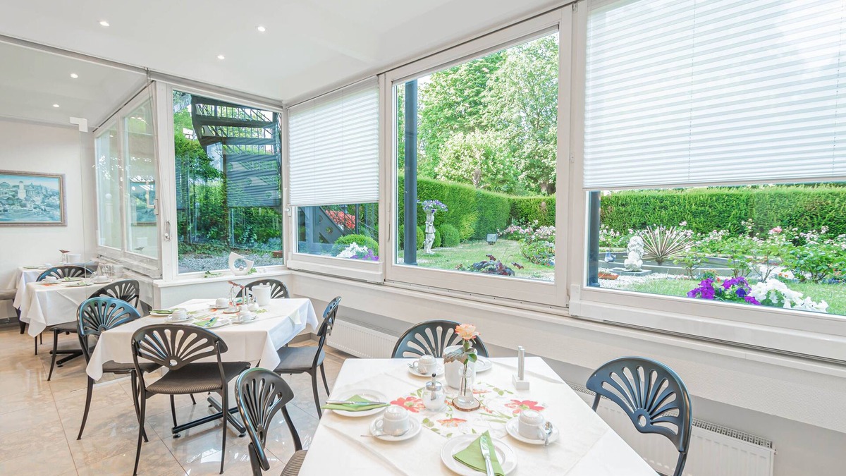 Bad Homburg v.d. Hoehe Hotel | Hotel Villa am Kurpark