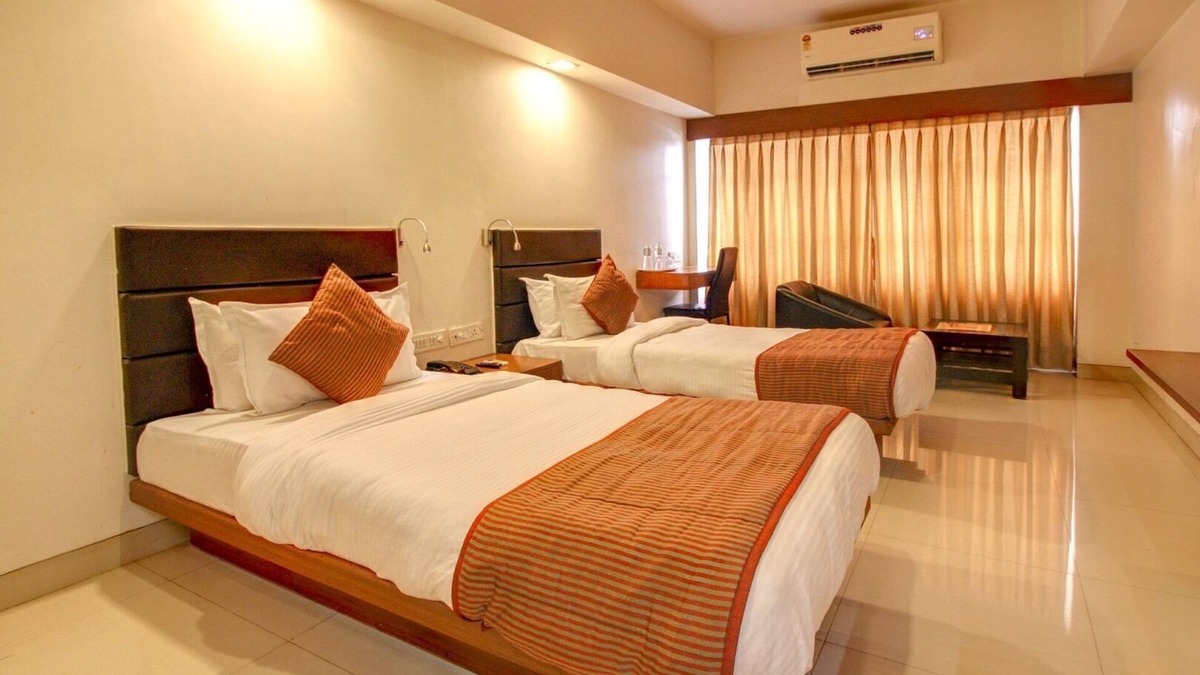 Alkapuri Hotel | Hotel Yuvraj