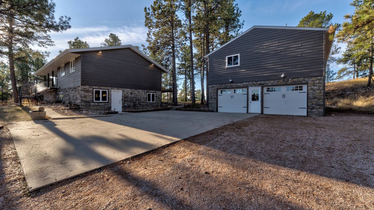 Blackhawk House | Hottub, patio lounging, WiFi game table, and most important- amazing view!