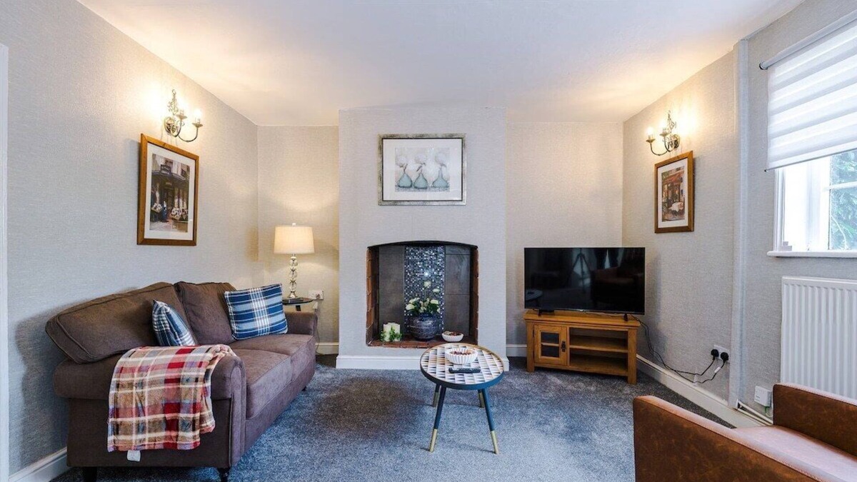Altrincham Apartment | Hough Green Cottage by Staycay